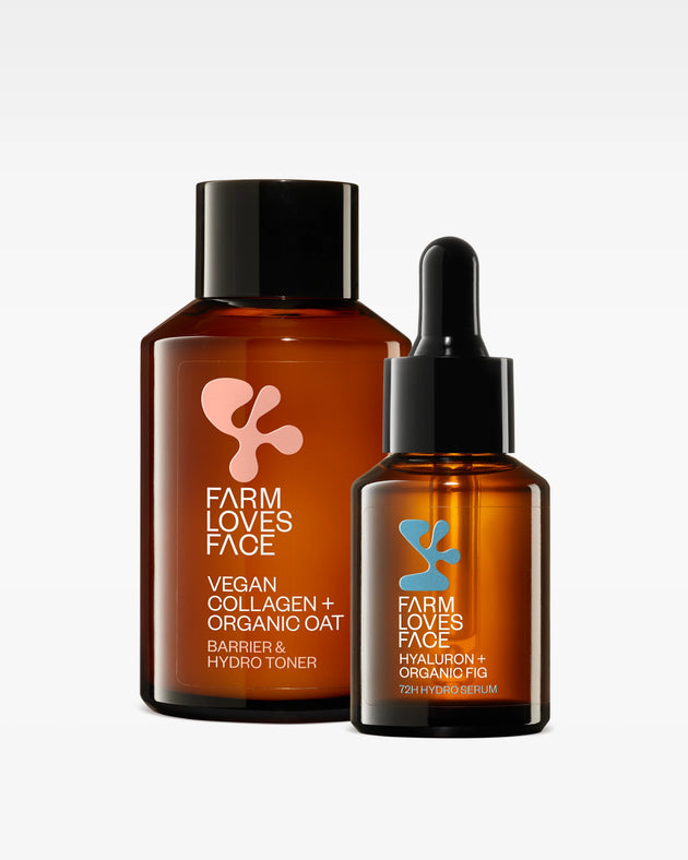 Zwei Braunglasflaschen aus dem Hyper Hydration Sparset von Farm Loves Face ruhen auf weißem Grund: eine ist ein Toner mit Schraubverschluss, die andere ein Serum mit Tropfer, beide mit minimalistischen rosa und orangen Etiketten.